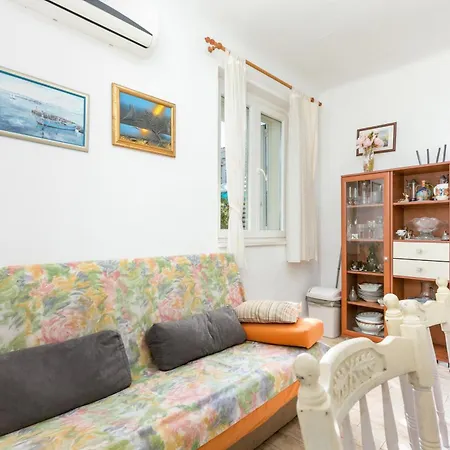 Apartment With Parking Space - 27140 Trogir