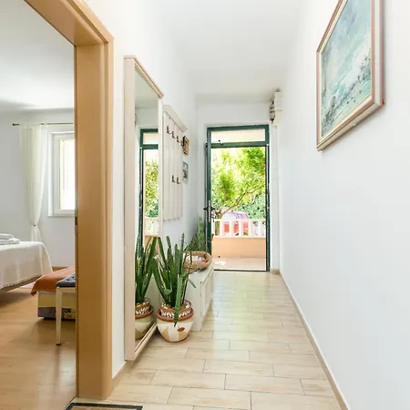 Apartment With Parking Space - 27140 Trogir