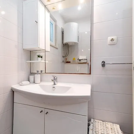 With Parking Space - 27140 Trogir